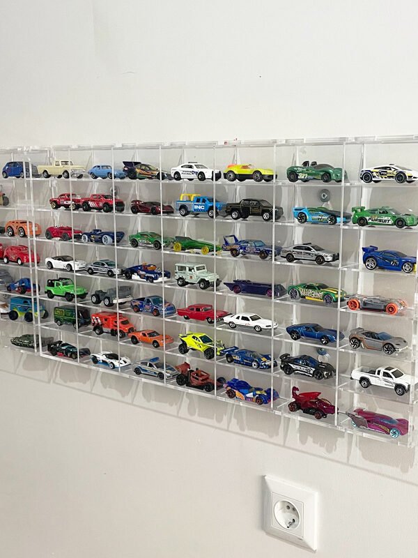 Şeffaf Pleksi 49lu Kapaklı Hotwheels Araba Standı (67x35x5cm)